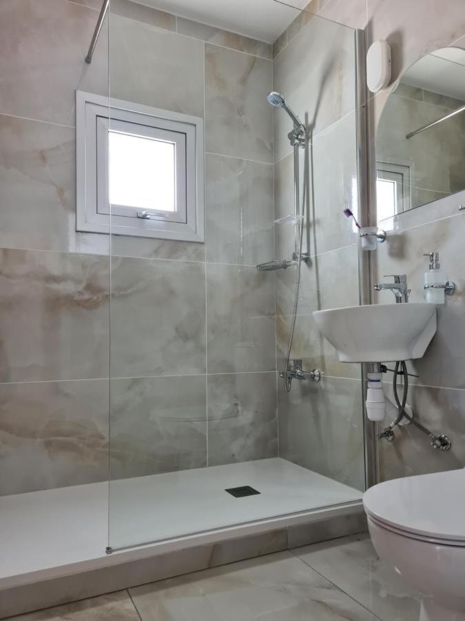 Fotoxenia Luxury Apts พาราลิมนี ภายนอก รูปภาพ